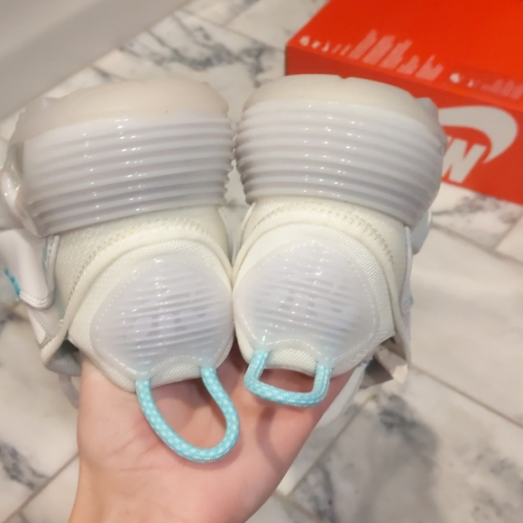 Nike Women's Air Max 2090 - Picture 6 of 7